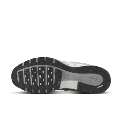 Shop ナイキ P-6000 ランニングシューズ メタリックシルバー/ウルフグレー/アンスラサイト/サミットホワイト IH4465-095