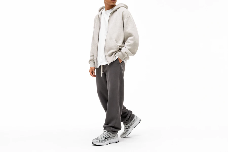 Nike P-6000 Grigio Atmosfera/Grigio Chiaro/Nero. CD6404-031 Order Nike P-6000 Grigio Atmosfera/Grigio Chiaro/Nero. CD6404-031