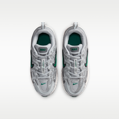 Shop (PS) Nike P-6000 Gris Niebla/Plateado Metálico/Blanco Roto/Malaquita IO4647-021
