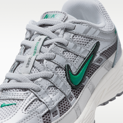 Sizing (PS) Nike P-6000 Gris Niebla/Plateado Metálico/Blanco Roto/Malaquita IO4647-021