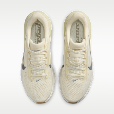 Shop Nike Pegasus 42 Lait de Coco/Khaki Clair/Marron Clair/Argent Métallique IM8332-100