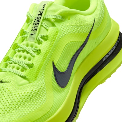 Nike Pegasus Premium Bolt/Bolt/White/Black HQ2592-700 Sizing Nike Pegasus Premium Bolt/Bolt/White/Black HQ2592-700