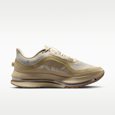Lookbook Nike Pegasus Premium Kaki Désert/Khaki Clair/Filbert/Argent Métallisé IM8342-200