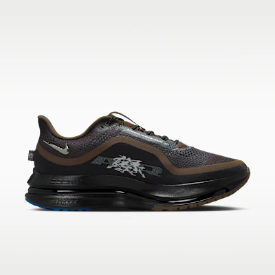 耐克 Pegasus 高级版 黑灰/深棕/铁石色/黑色 IQ3435-045 Lookbook 耐克 Pegasus 高级版 黑灰/深棕/铁石色/黑色 IQ3435-045