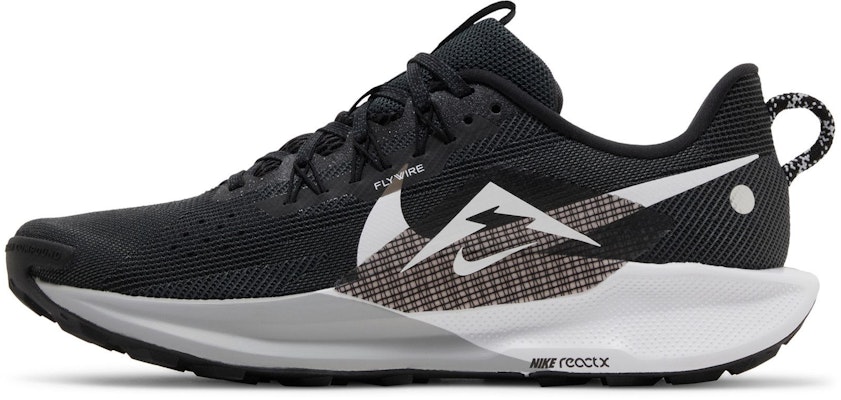 Nike Pegasus Trail 5 'Hitam Putih' DV3864-001 Lookbook Nike Pegasus Trail 5 'Hitam Putih' DV3864-001