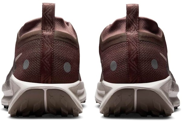 Nike Pegasus Trail 5 GORE-TEX 'Ironstone Velvet Brown' Sepatu Lari Pria. FQ0908-012 Lookbook Nike Pegasus Trail 5 GORE-TEX 'Ironstone Velvet Brown' Sepatu Lari Pria. FQ0908-012