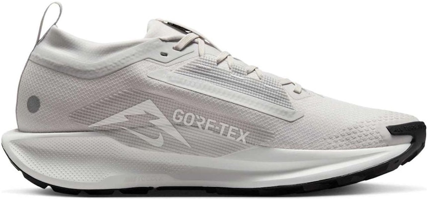 Nike React Pegasus Trail 5 Gore-Tex Gris Claro Blanco Negro Sanddrift FQ0908-010 Order Nike React Pegasus Trail 5 Gore-Tex Gris Claro Blanco Negro Sanddrift FQ0908-010