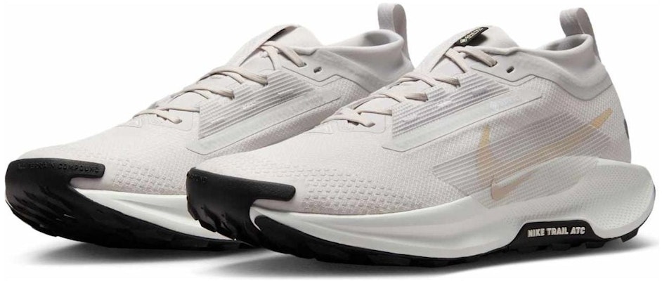 Nike React Pegasus Trail 5 Gore-Tex Gris Claro Blanco Negro Sanddrift FQ0908-010 Lookbook Nike React Pegasus Trail 5 Gore-Tex Gris Claro Blanco Negro Sanddrift FQ0908-010