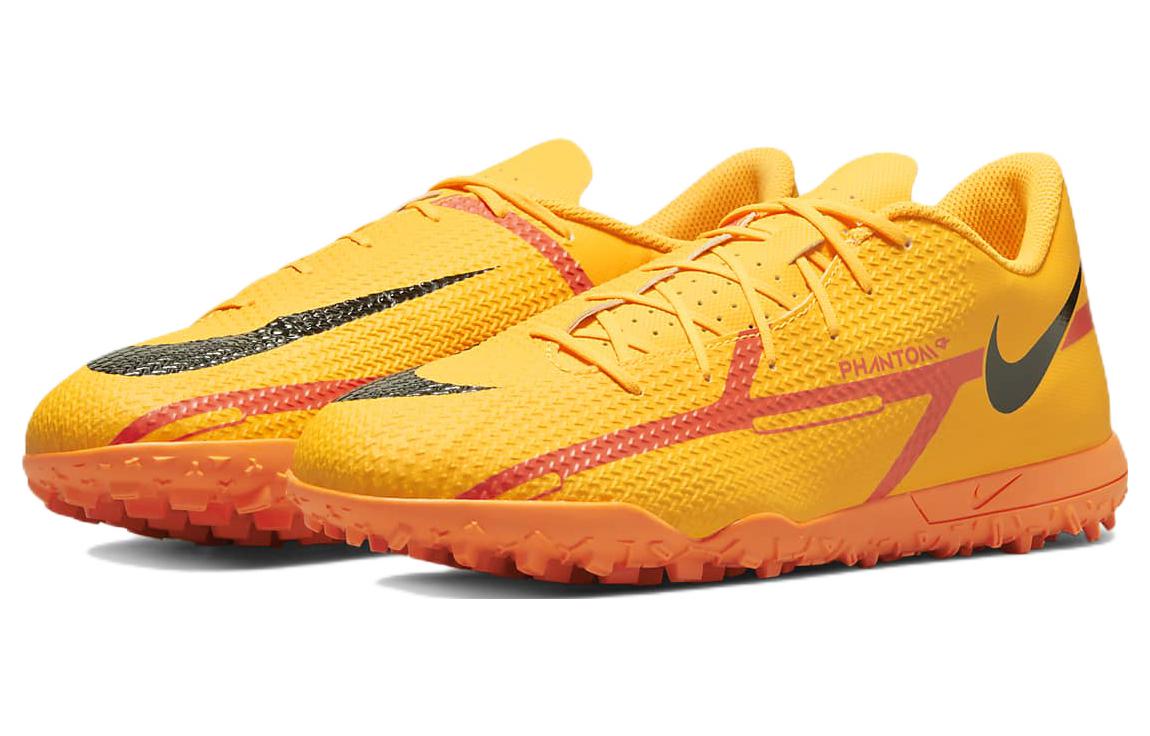 Lookbook 耐吉 Phantom GT2 Club TF 草地足球鞋 橙色
