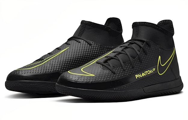 나이키 팬텀 GT 클럽 DF IC 블랙 CW6671-090 Lookbook 나이키 팬텀 GT 클럽 DF IC 블랙 CW6671-090