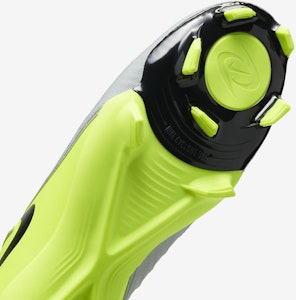 ナイキ ファントム GX 2 アカデミー「メタリック シルバー ボルト」 FD6723-003 Sizing ナイキ ファントム GX 2 アカデミー「メタリック シルバー ボルト」 FD6723-003