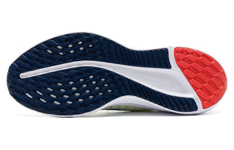 Shop Nike Quest 5 舒適百搭 減震耐磨 低筒 跑步鞋 男款 米紅色