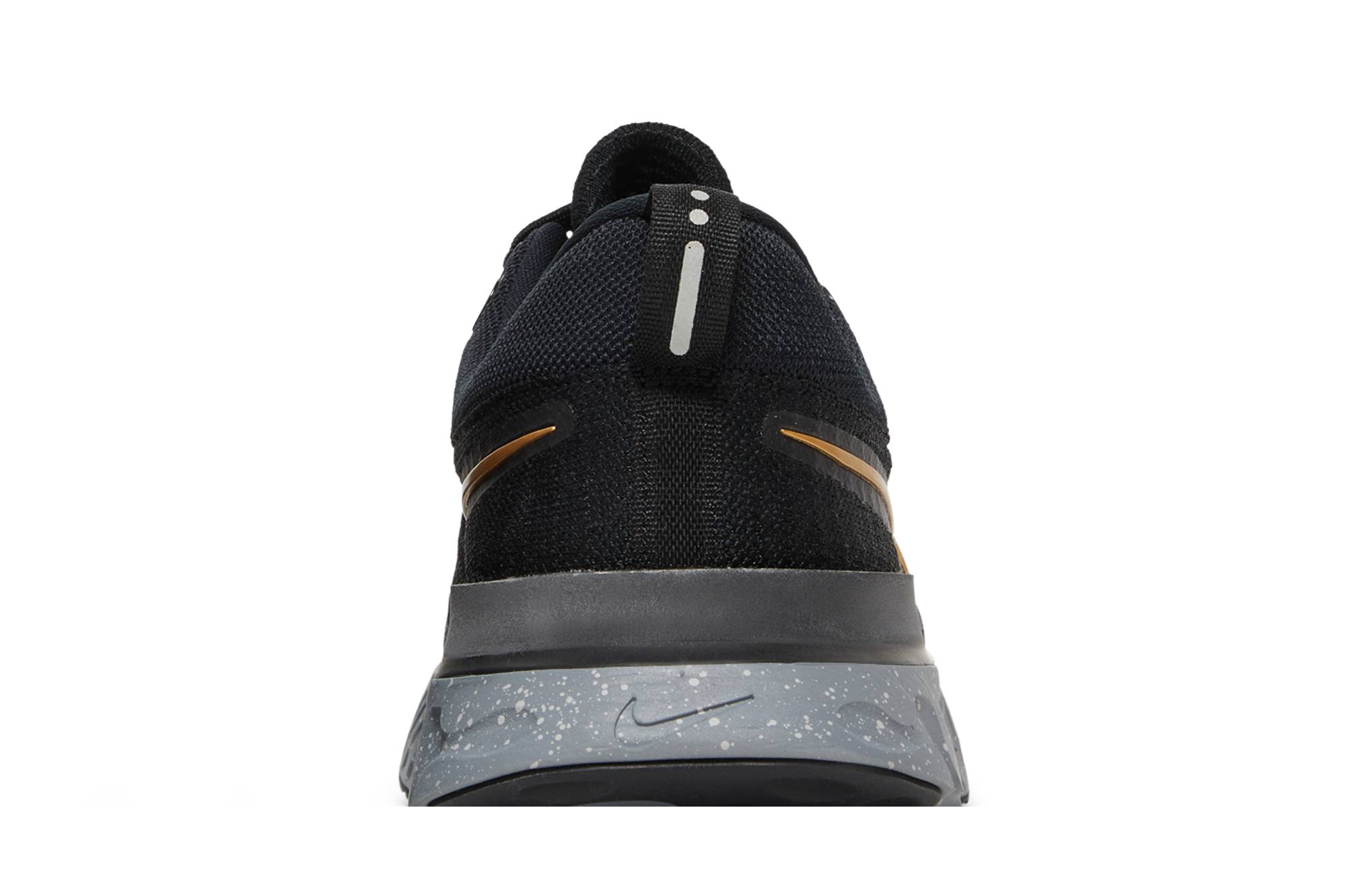 Sizing 나이키 리액트 인피니티 런 플라이니트 2 "블랙 메탈릭 골드" CT2357-009