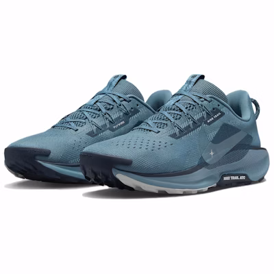 Nike React Pegasus Trail 5 Biru Asap Perak Muda Angkatan Laut DV3864-005 Lookbook Nike React Pegasus Trail 5 Biru Asap Perak Muda Angkatan Laut DV3864-005