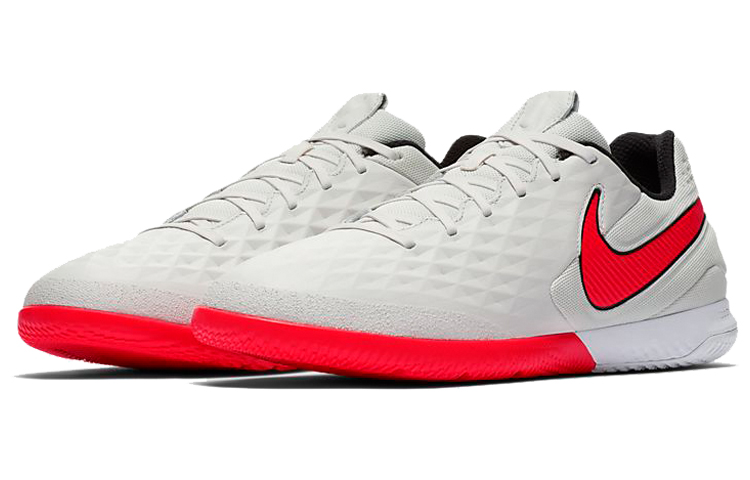 Lookbook ナイキ リアクト ティエンポ レジェンド 8 プロ IC グレーレッド AT6134-061