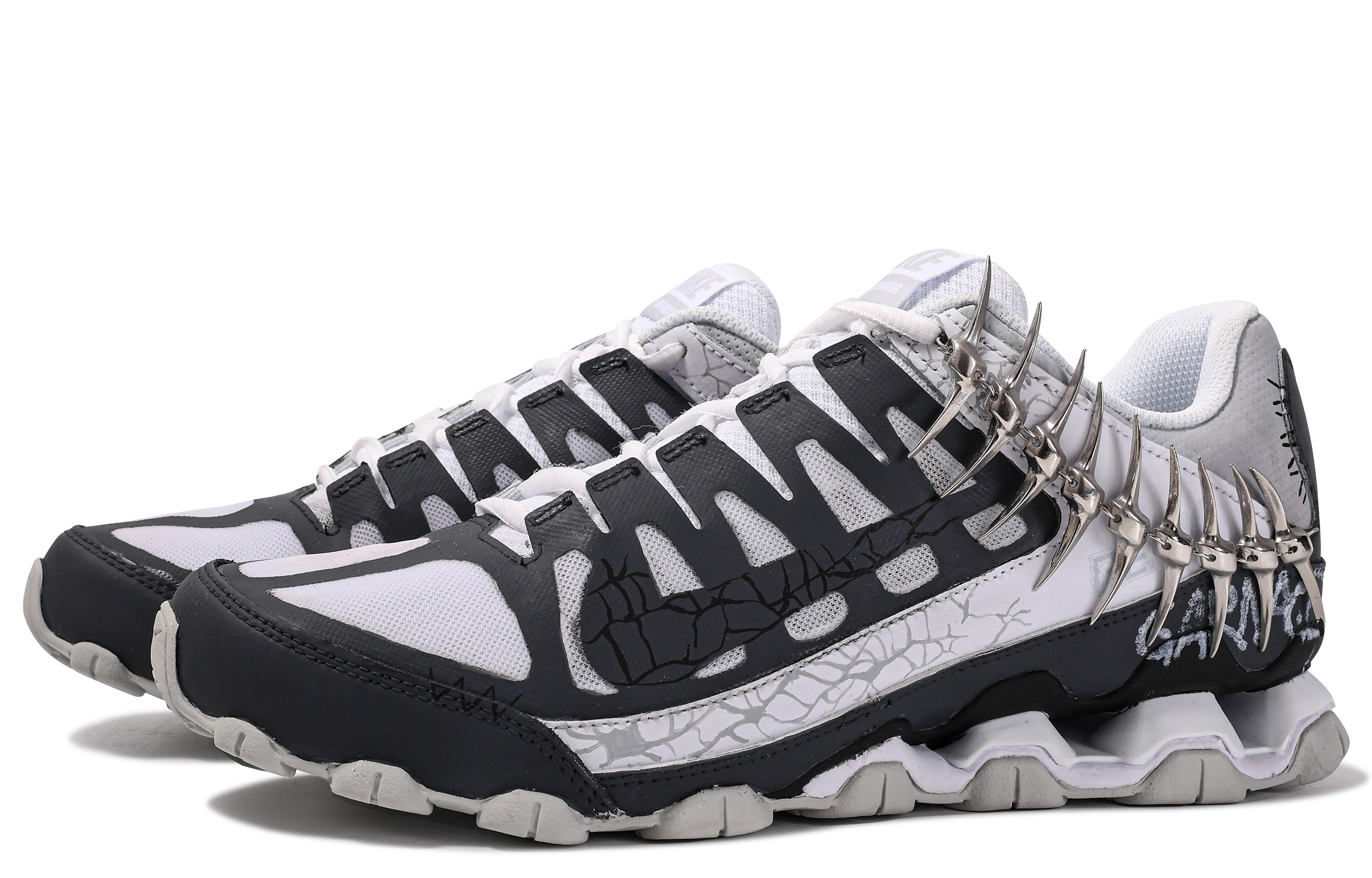 Nike Reax 8 TR 'Da Vinci Lovers Bone Graffiti' 圖 2