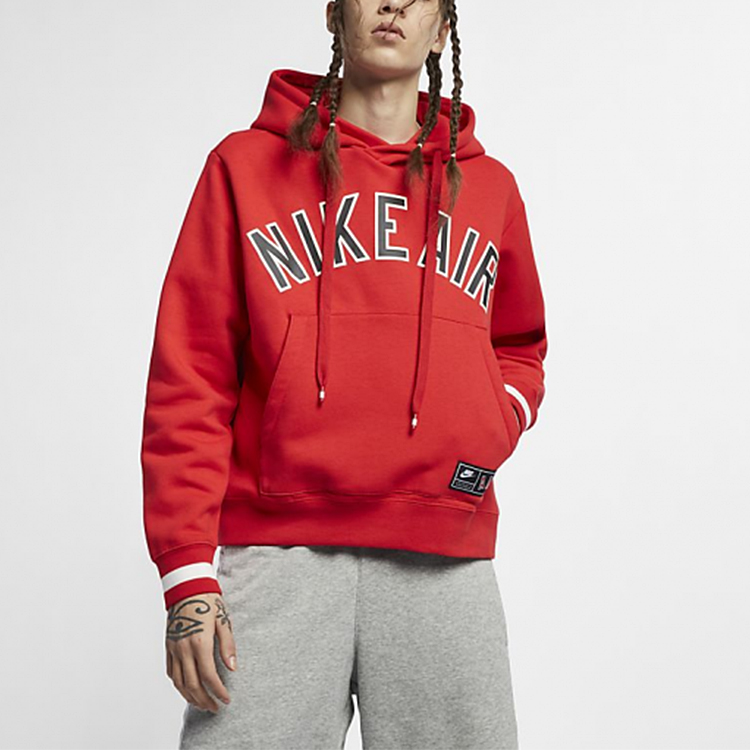 Shop Nike 紅色羊毛絨運動休閒圓領衫 暖美式風格 AR1818-657