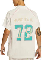 Shop Nike 復古字母數字印花透氣快乾T恤 高峰白 HM4462-100
