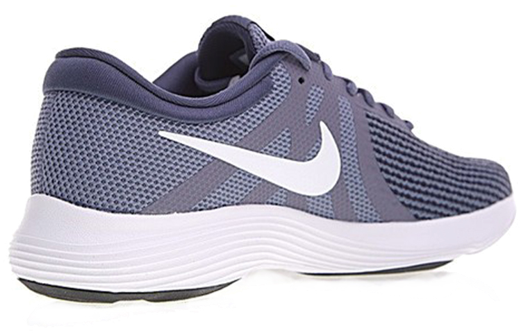 Lookbook 耐克革命4代低帮 灰/白配色 908988-004