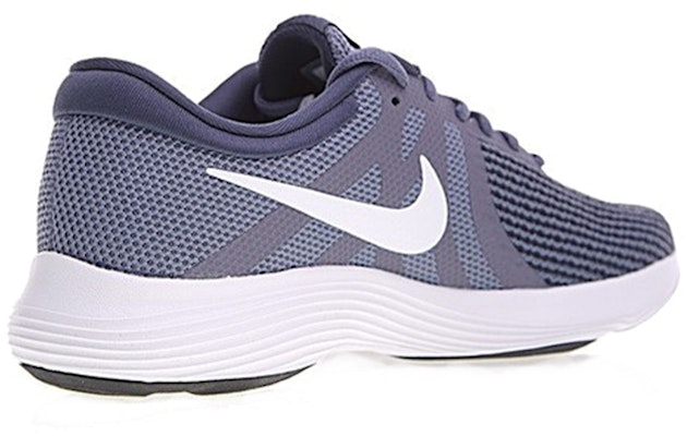 耐克革命4代低帮 灰/白配色 908988-004 Lookbook 耐克革命4代低帮 灰/白配色 908988-004