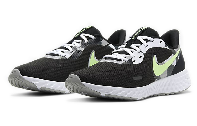 Nike Revolution 5 'Black Ghost Green' 圖 3