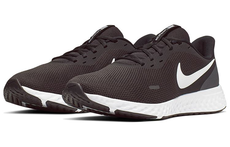 Nike Revolution 5 Extra Wide 'Black White' 圖 2