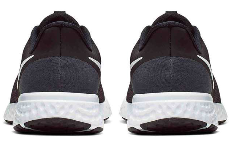Nike Revolution 5 Extra Wide 'Black White' 圖 3