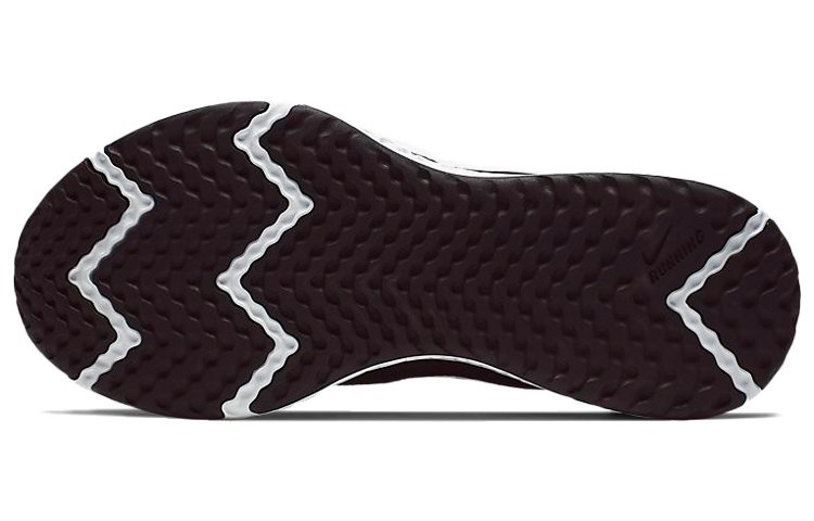 Nike Revolution 5 Extra Wide 'Black White' 圖 4