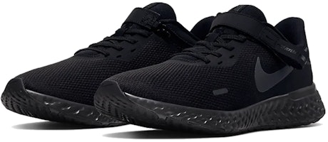 Nike Revolution 5 FlyEase 黑 色 拉链 Lookbook Nike Revolution 5 FlyEase 黑 色 拉链