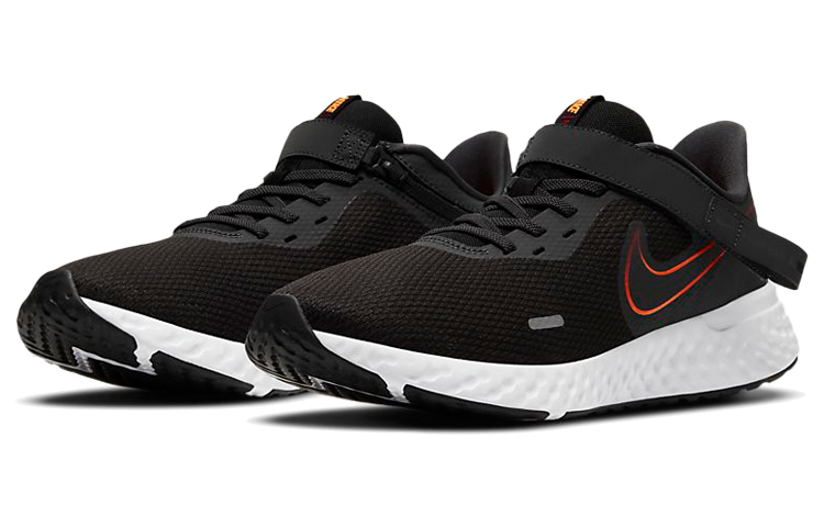 Nike Revolution 5 FlyEase 'Black White Orange' 圖 3