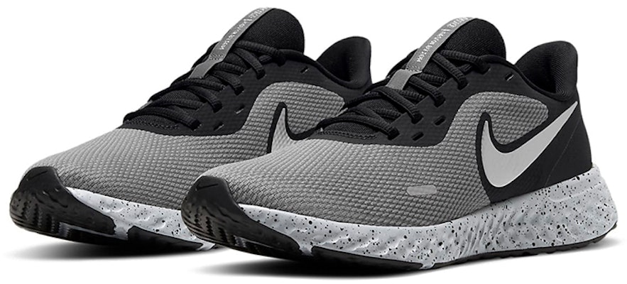 Nike Revolution 5 Premium 'Hitam Krom' CV0159-001 Lookbook Nike Revolution 5 Premium 'Hitam Krom' CV0159-001