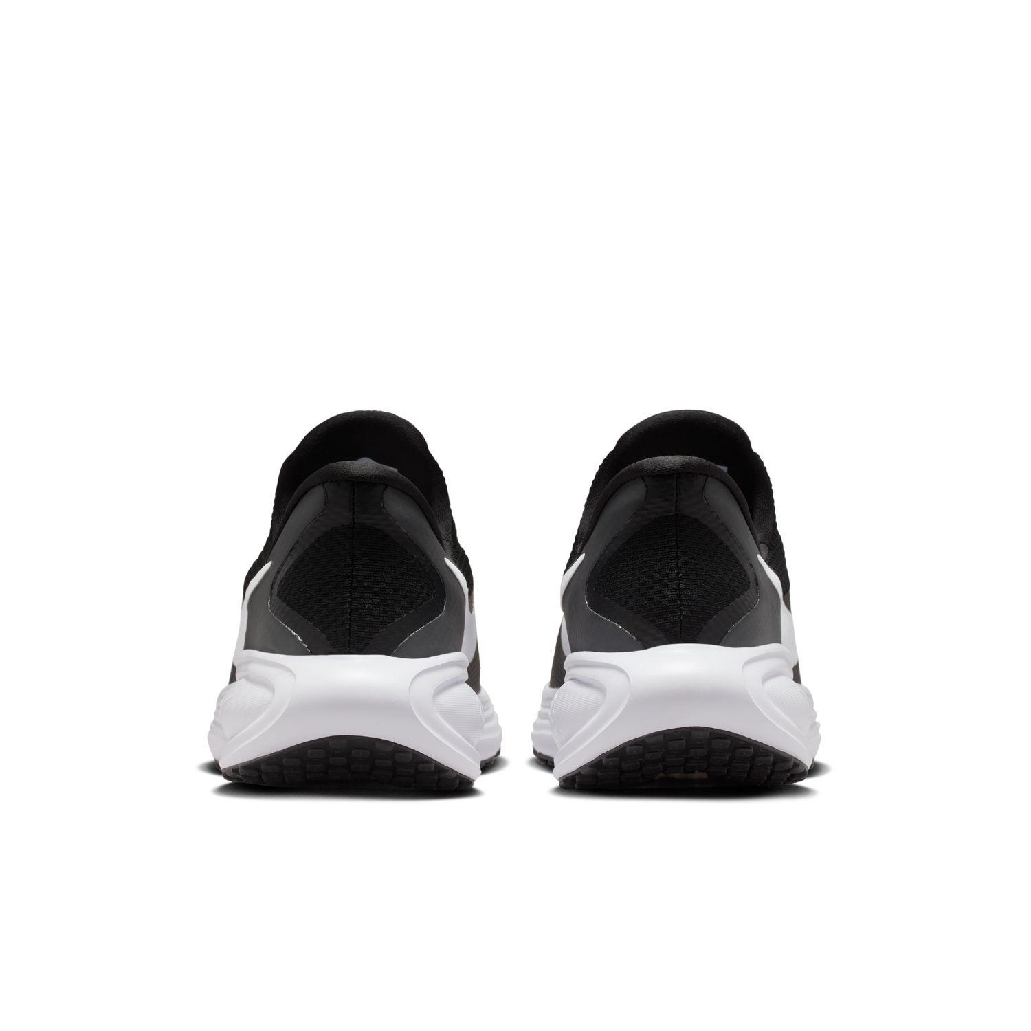 Shop Nike Revolution 8 Fácil de Poner Negro/Blanco 001 HQ2414-001