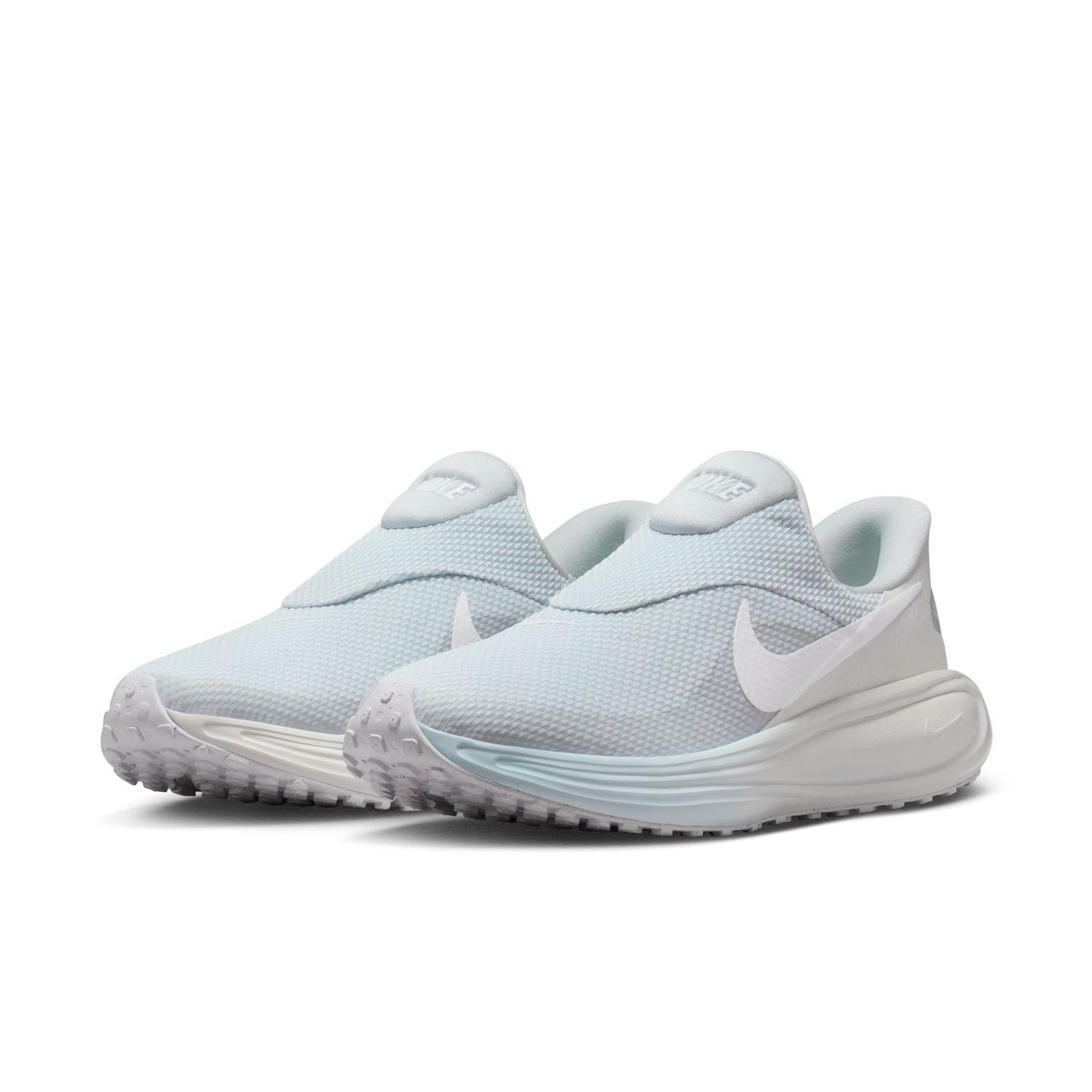 Lookbook Nike Revolution 8 Easy On 004 Ungu/Putih HQ2414-004