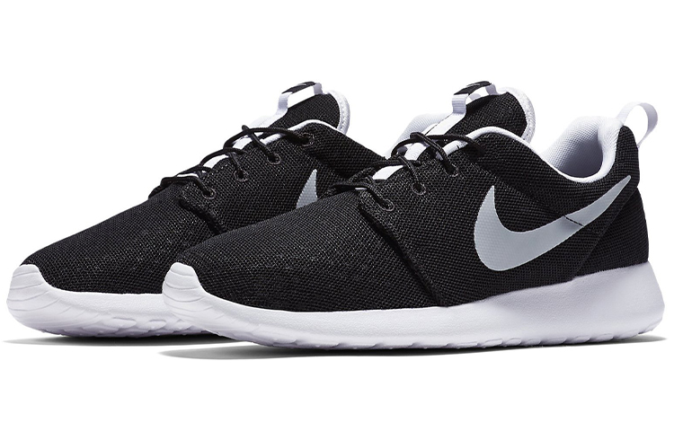 Shop Nike Roshe One 低筒 跑步鞋 男款 黑銀