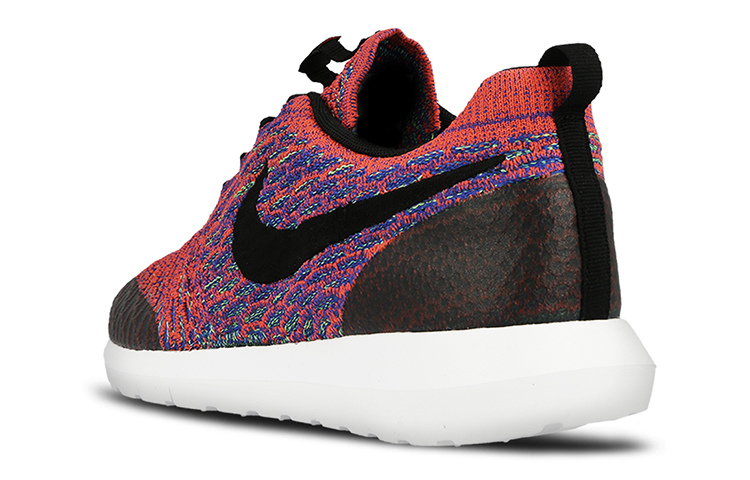 Shop Nike Roshe One Flyknit SE 低筒跑步鞋 粉棕色