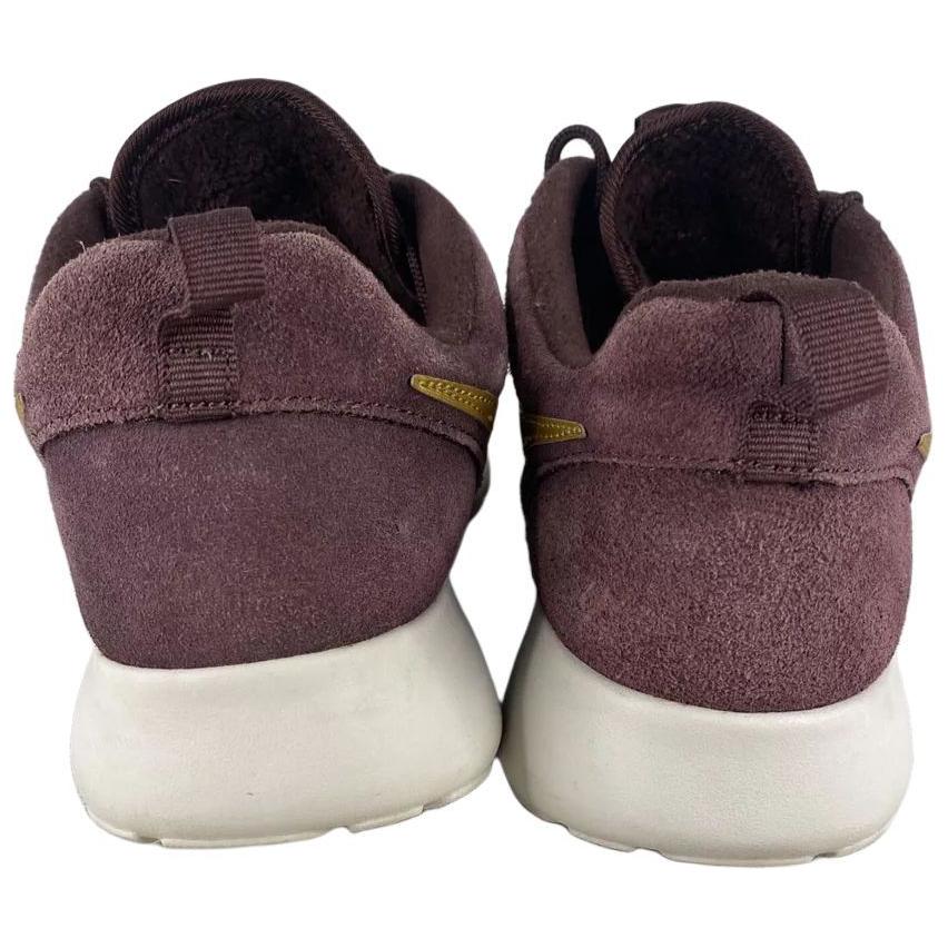 Shop 耐克Roshe One绒面革红褐色金属金 685280-270