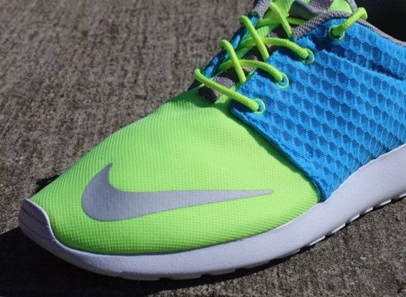 nike-rosherun-fb-current-blue-580573-401