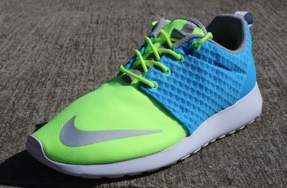 Lookbook Nike Rosherun FB 'Biru Terkini' 580573-401