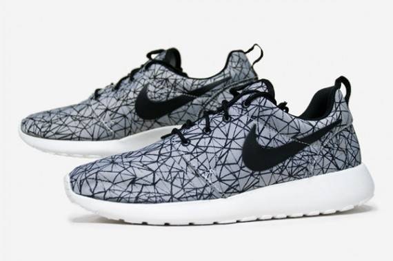 nike-rosherun-gpx-prm-geometric-631751-100