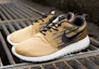Order Nike Rosherun Hyperfuse 'Metallic Gold' 636220-701