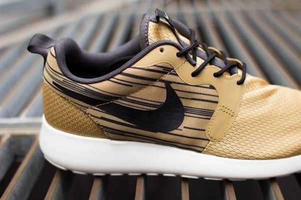 Nike Rosherun Hyperfuse 'Metallic Gold' 636220-701 Lookbook Nike Rosherun Hyperfuse 'Metallic Gold' 636220-701