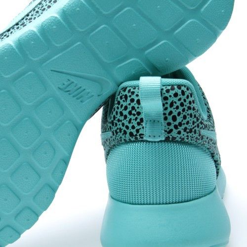 Shop Nike Roshe Run Safari 水晶薄荷 浅藍色