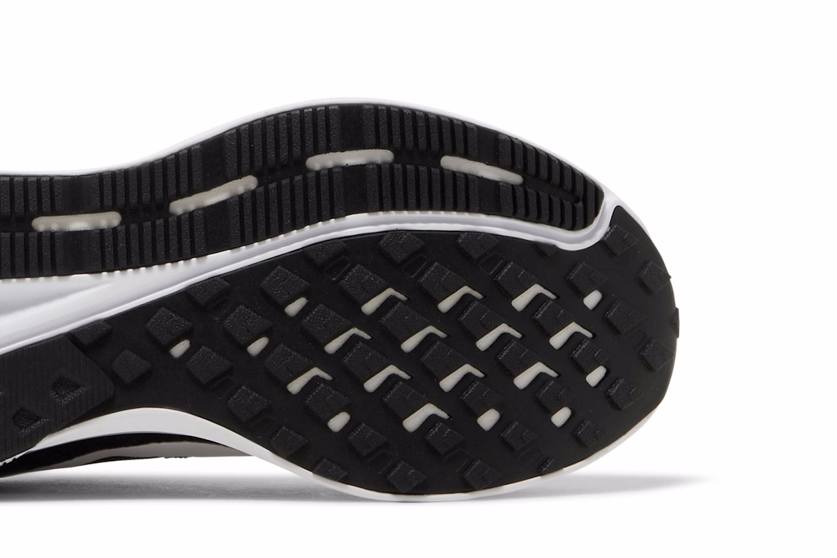 Nike Run Swift 2 'Black White'