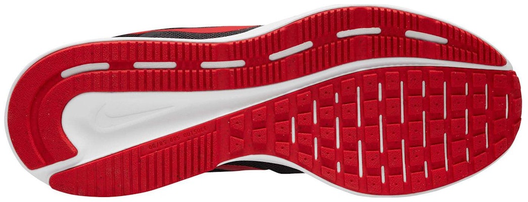 耐克 Run Swift 3 'Bred' 运动鞋 DR2695-001 Shop 耐克 Run Swift 3 'Bred' 运动鞋 DR2695-001