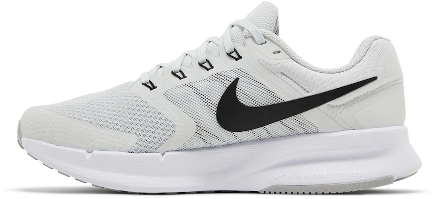 Nike Run Swift 3 ''Photon Dust Noir'' DR2695-005 Lookbook Nike Run Swift 3 ''Photon Dust Noir'' DR2695-005