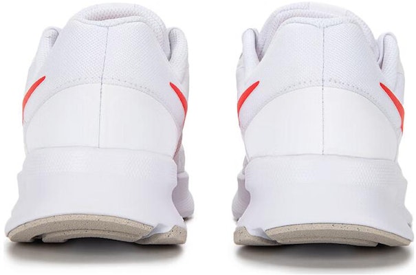 Nike Run Swift 3 'Putih Bright Crimson' DR2695-101 Lookbook Nike Run Swift 3 'Putih Bright Crimson' DR2695-101