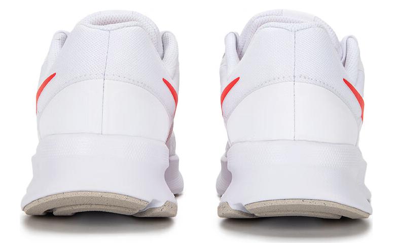 Shop Nike Run Swift 3 'Putih dan Merah Menyala' DR2695-101