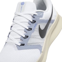 Nike Run Swift 3 ''Putih Photon Dust Hitam'' DR2695-105 Sizing Nike Run Swift 3 ''Putih Photon Dust Hitam'' DR2695-105