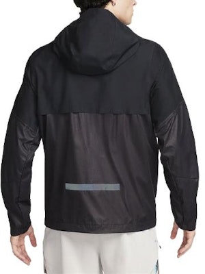 Jaket Kalis Air Nike Aerogami Hitam Lelaki - Reflektif & Bernafas untuk Larian FD0410-010 Lookbook Jaket Kalis Air Nike Aerogami Hitam Lelaki - Reflektif & Bernafas untuk Larian FD0410-010