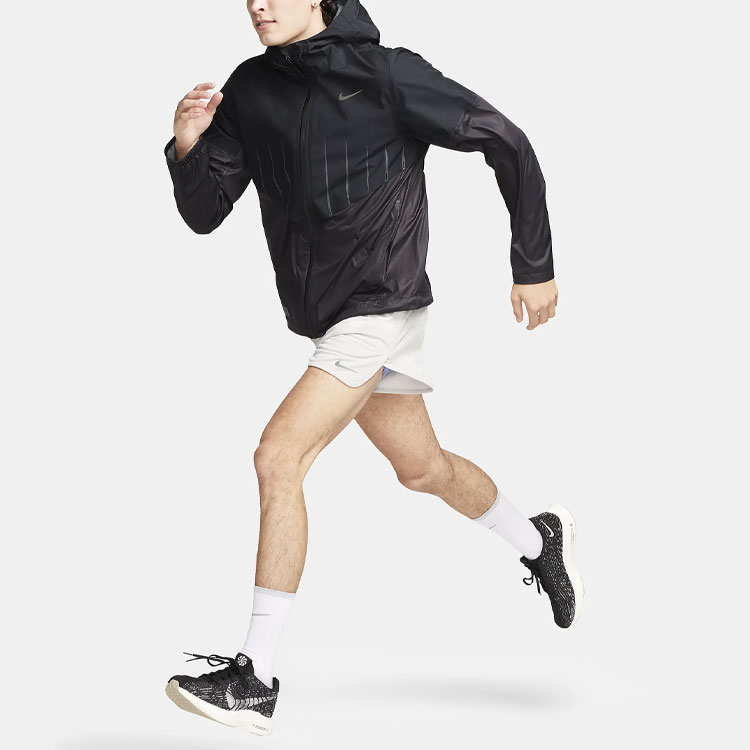 Shop Jaket Kalis Air Nike Aerogami Hitam Lelaki - Reflektif & Bernafas untuk Larian FD0410-010